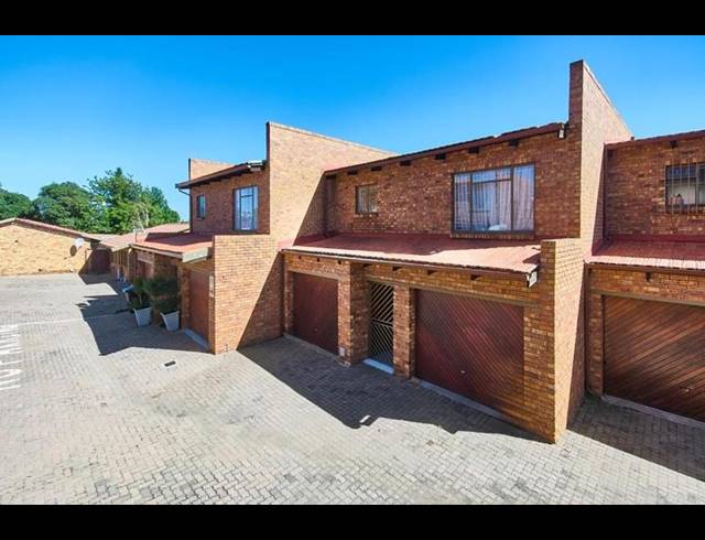 3 BEDROOM TOWNHOUSE FOR SALE IN CROYDON